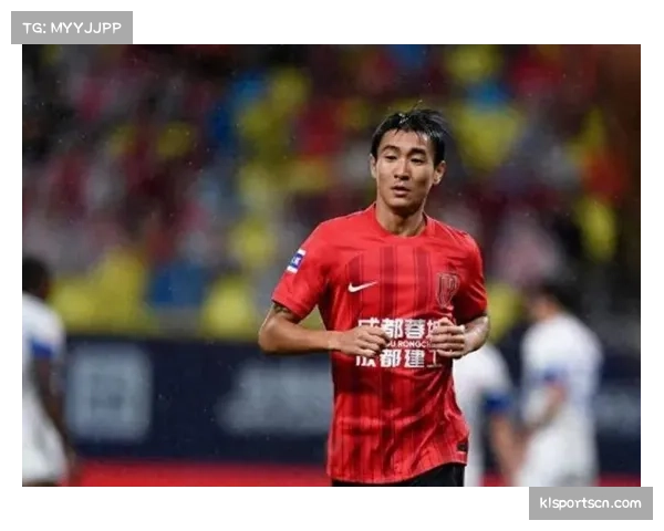 成都蓉城队长周定洋离队,韦世豪戴袖标引领全新进攻体系 成都蓉城队长周定洋离队,韦世豪戴袖标引领全新进攻体系